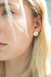 FLOWER EARRING WITH PEARL