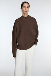 OVERSIZED WIDE-RIBBED TRIM SWEATER