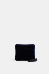 Sophie Bille Brahe pochette velours bleu nuit iris satinée minimaliste avec cordon tressé collection FW25