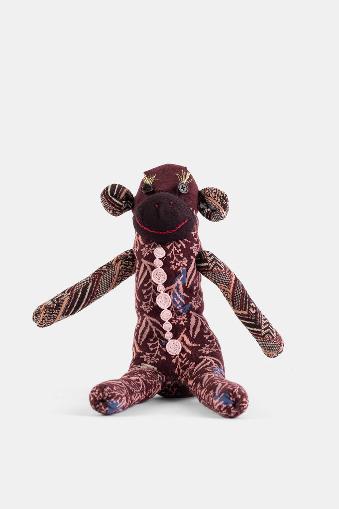Antipast poupée chaussette artisanale en maille bordeaux aux motifs jacquard floraux avec collier brodé et détails embroidery dorés