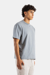 Handvaerk t-shirt coton Pima homme vue trois quarts coupe ample manches courtes teinte gris bleu douce SS26