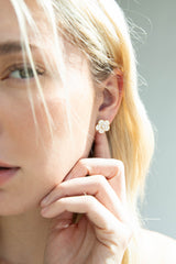 FLOWER EARRING WITH PEARL