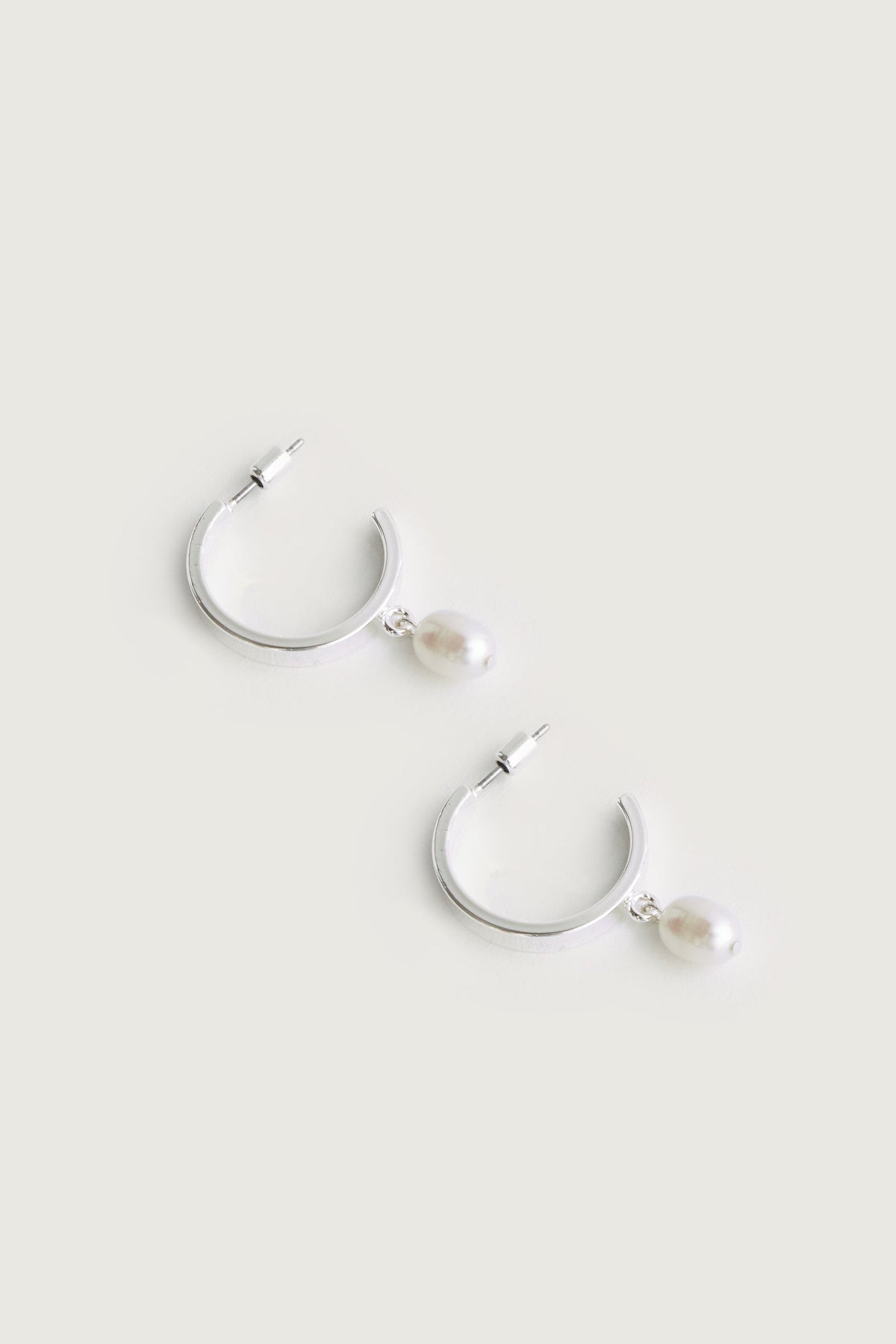 HOOP WITH PEARL