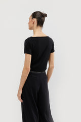 HOOK CLOSURE CROPPED TEE