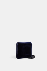 Sophie Bille Brahe boîte à bijoux velours bleu nuit carrée avec pompon tressé noir, vue dos FW25