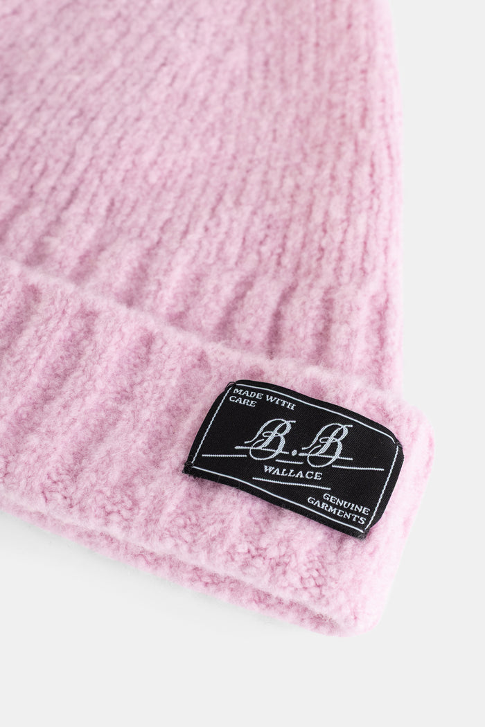 BB Wallace bonnet Shore étiquette tissée noire détail patch laine cachemire rose pâle collection FW25