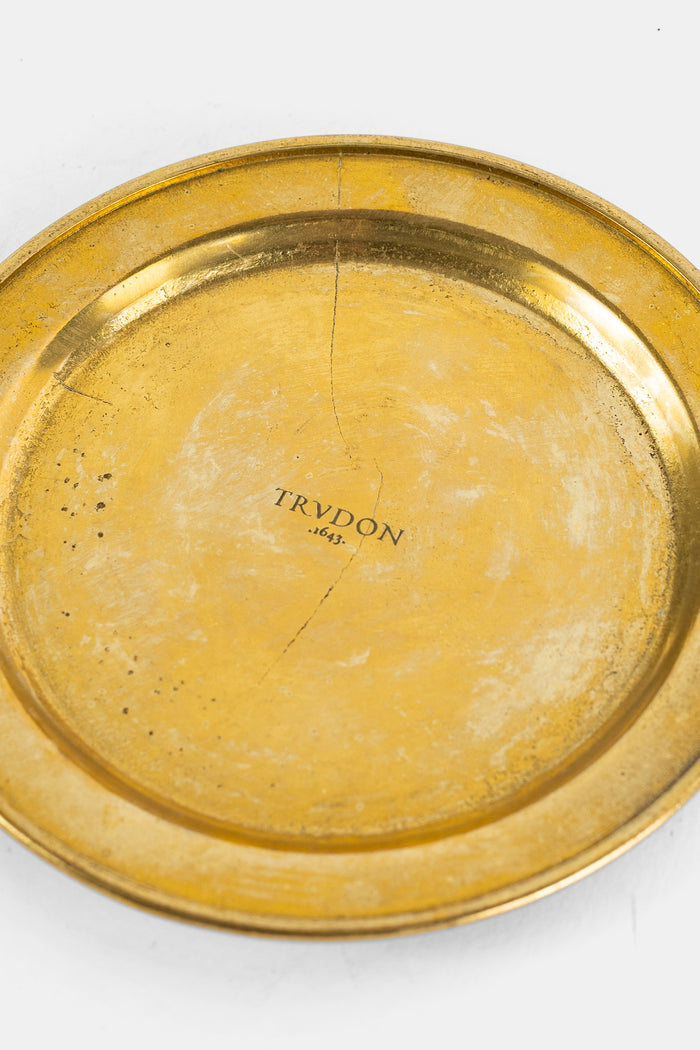 Trudon coupelle en laiton doré vue de dessus logo gravé 1643 patine vintage accessoire luxe