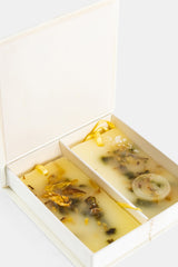 Santa Maria Novella coffret cires Fresia boîte ouverte deux compartiments fleurs séchées dorées et médaillon végétal