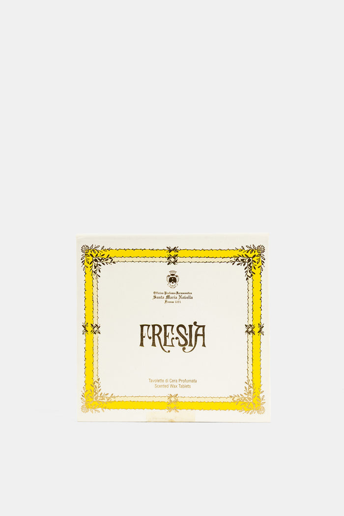 Santa Maria Novella tablettes de cire Fresia emballage cartonné cadre jaune vif ornements floraux noirs fond ivoire