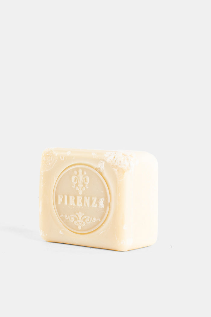 Santa Maria Novella savon Muschio vue rapprochée pain unique ivoire relief médaillon Firenze artisanal