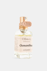 Olibanum Osmanthus parfum femme flacon carré transparent étiquette rose poudré pompe cuivrée gravée Om.