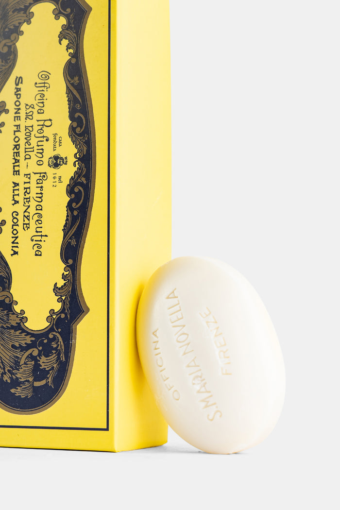 Santa Maria Novella savon floral boîte jaune dorée vintage écrin luxe Officina Profumo Firenze 1612
