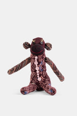 Antipast poupée chaussette artisanale en maille bordeaux aux motifs jacquard floraux avec collier brodé et détails embroidery dorés